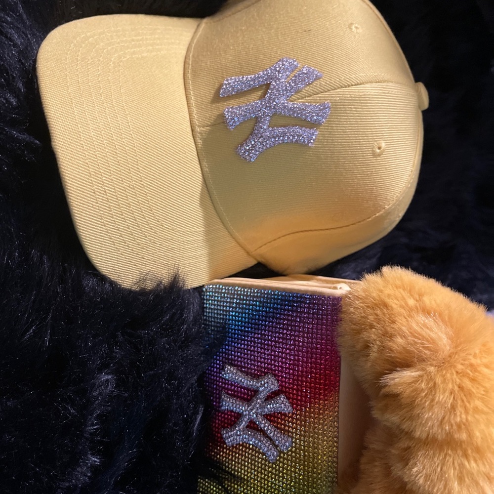 Purses & Hat set - Picture 2 of 2
